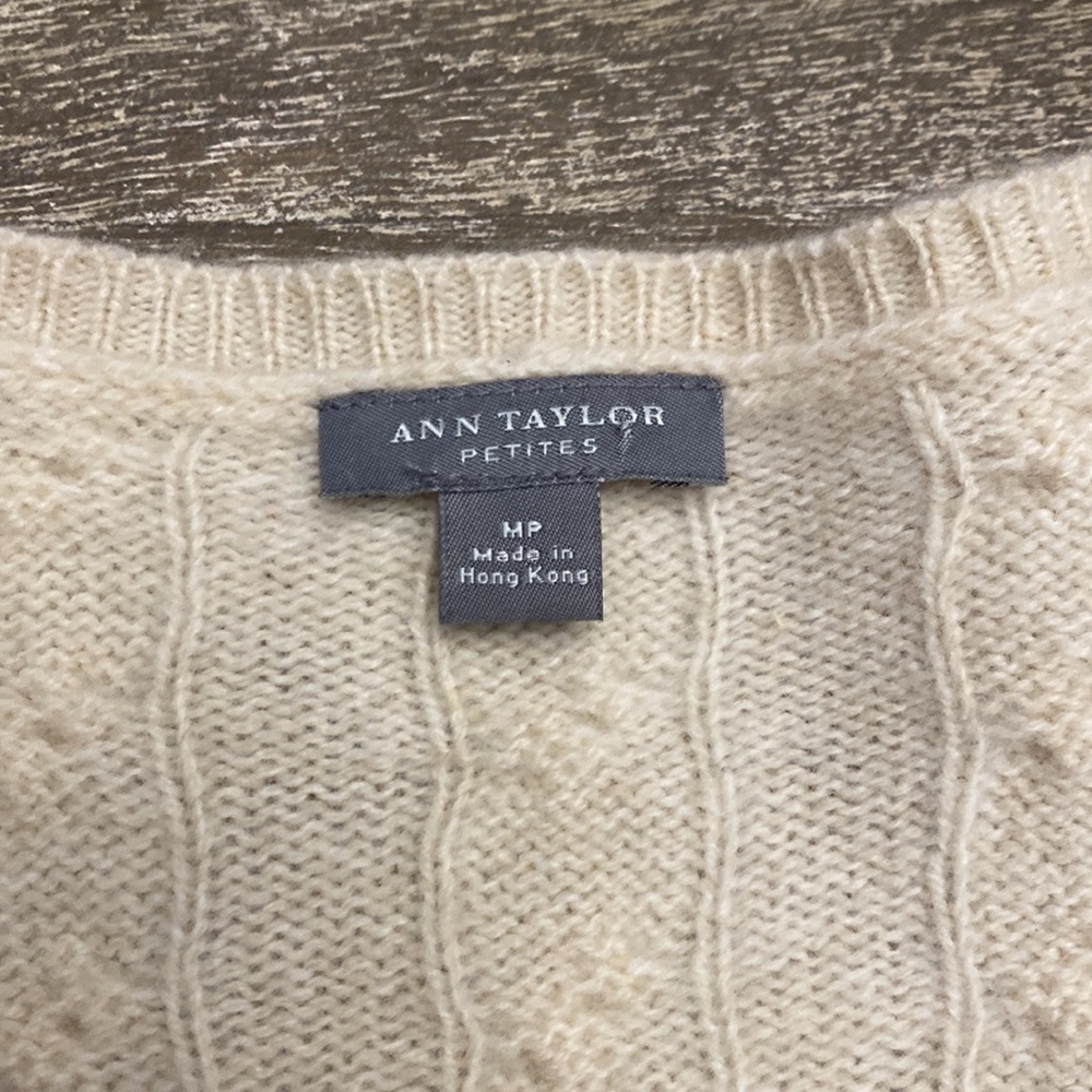 Ann Taylor extra fine Merino wool sweater - Picture 3 of 6